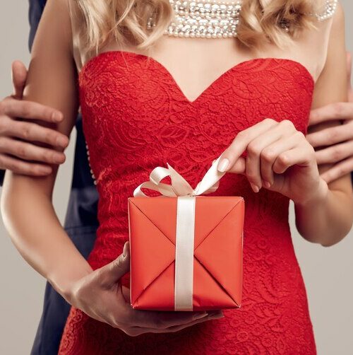 Červené sexy tipy na vánoční dárky, které zpestří milování